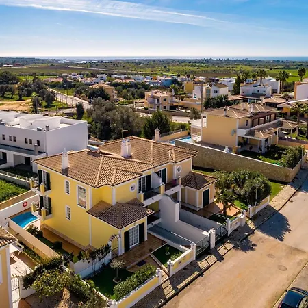 V4 4 Quartos Com Piscina Privada *