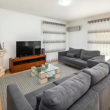 V4 4 Quartos Com Piscina Privada Vila