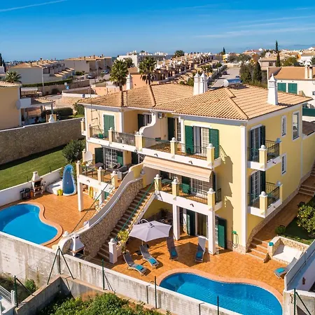 Vila V4 4 Quartos Com Piscina Privada *