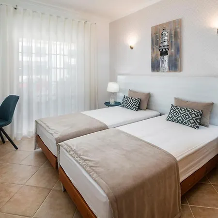 V4 4 Quartos Com Piscina Privada Vila Pêra