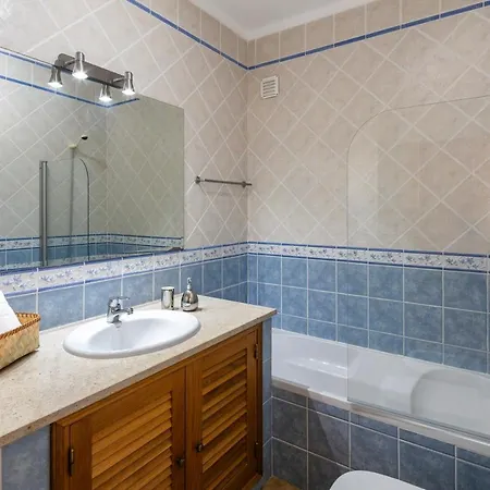 Villa V4 4 Quartos Com Piscina Privada *